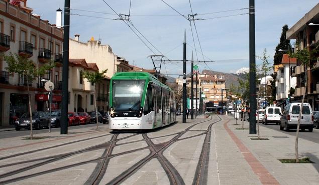 El metro a su paso por Albolote El metro a su paso por Albolote.