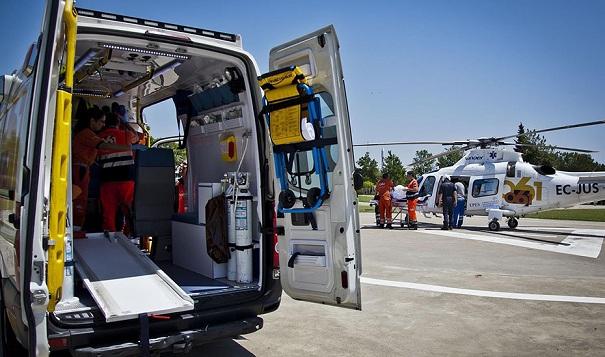 Ambulancia y helicóptero de emergencias. 