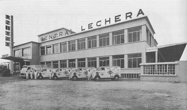 1958. Fachada de la Central Lechera de Puleva en el Camino de Ronda, primera ubicación.