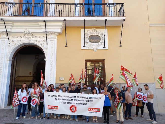 Concentración este mediodía ante el Ayuntamiento de Motril.