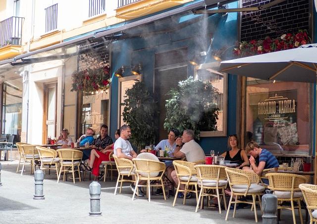 Terraza de negocio hostelero en el centro de Granada. 