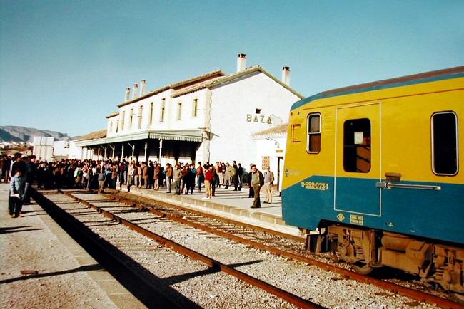 Imagen de la estación de Baza el 31 de diciembre de 1984, fecha del cierre de la línea.