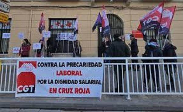 Protesta del sindicato CGT contra las contrataciones en Cruz Roja