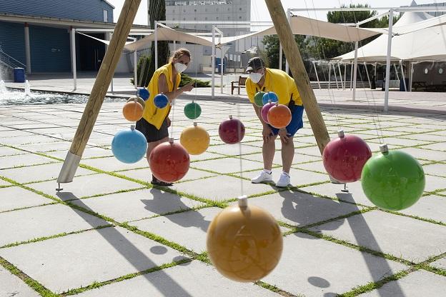 'Péndulo onda', en la zona exterior del parque. 