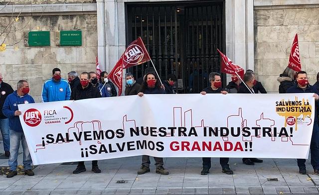 Concentración frente a la sede de la Junta en Granada. 