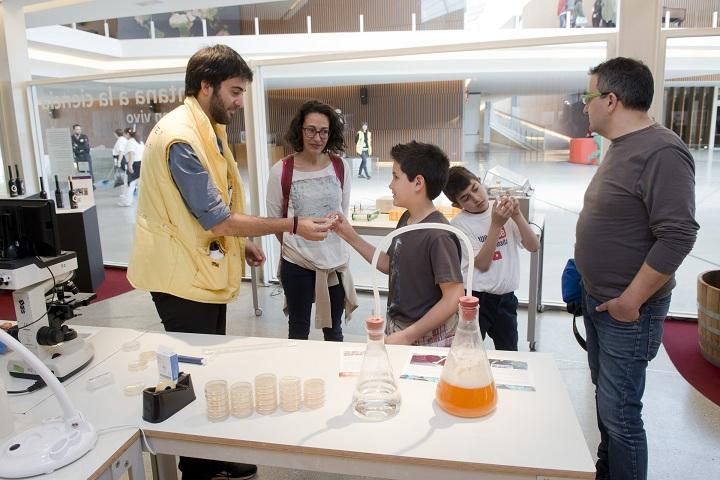 La ciencia al alcance de todos La ciencia al alcance de todos.