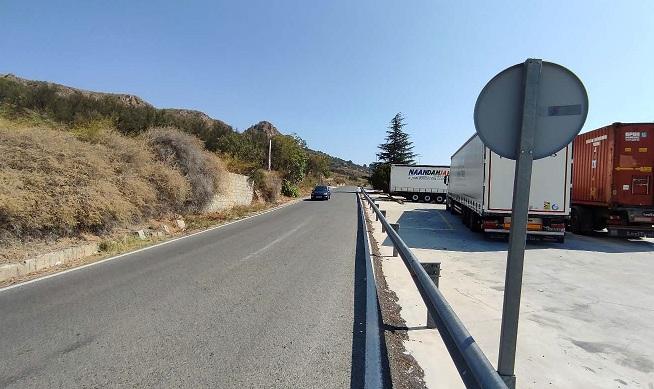 La nueva carretera será más ancha que la actual. 