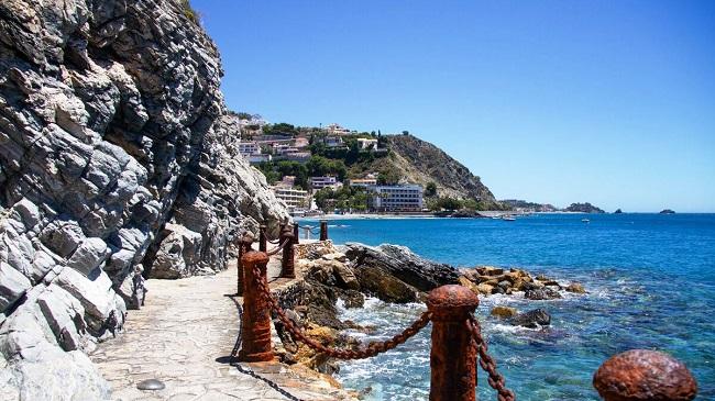 Acceso a la playa de El Muerto.