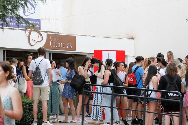 Estudiantes durante las pruebas de acceso. 