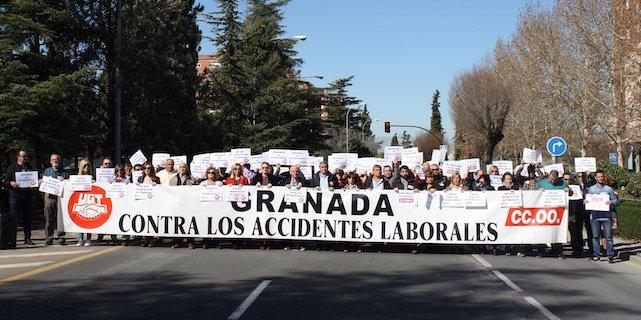 Concentración frente a los sindicatos por la muerte de un tractorista en Granada.