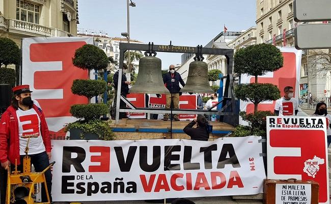 Los colectivos que reclaman la reapertura de la línea Guadix Baza Almanzora Lorca, en Madrid.