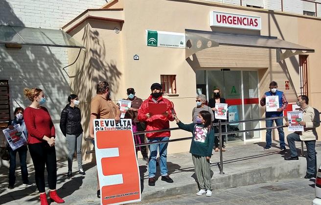 Acto de protesta frente al consultorio de Caniles. 