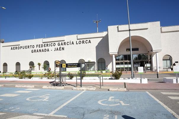 Acceso al Aeropuerto Federico García Lorca.