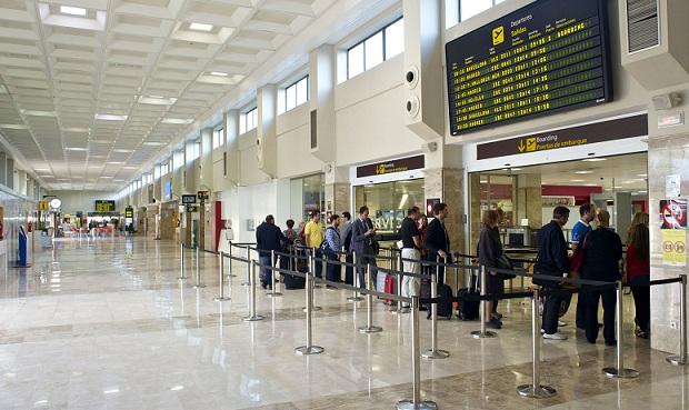 Terminal del Aeropuerto de Granada. 