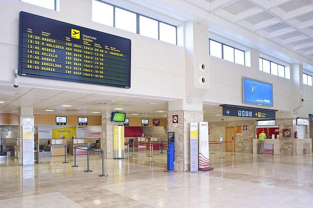 Interior del Aeropuerto Federico García Lorca Granada-Jaén.