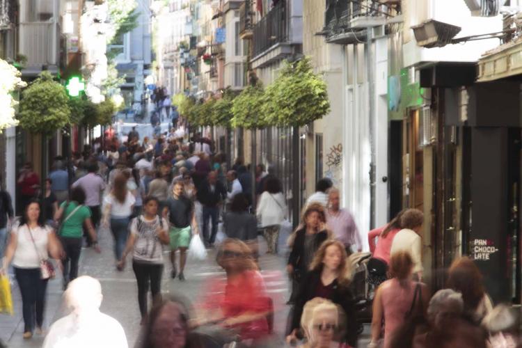 La calle Mesones es uno de los centros del comercios local.