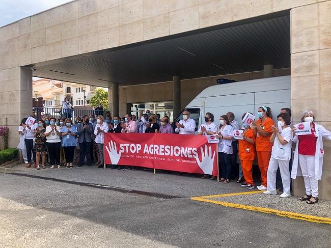 Concentración en Motril contra las agresiones a sanitarios.