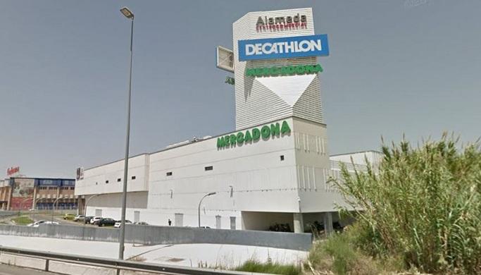 Centro comercial Alameda, junto a la Carretera de Jaén.