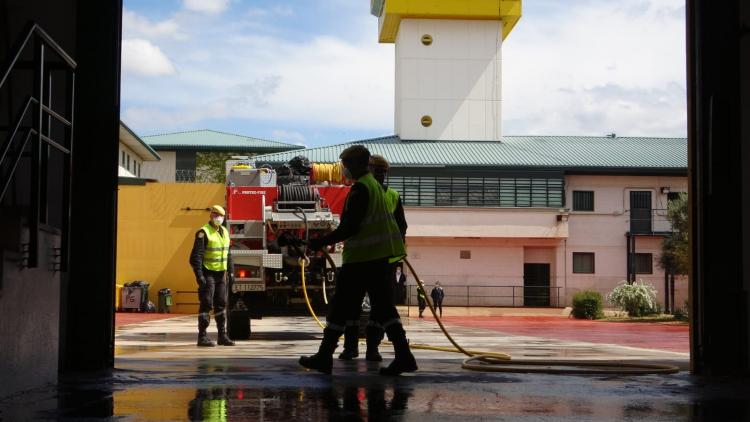 La UME, en tareas de desinfección días pasados en la Prisión de Albolote.