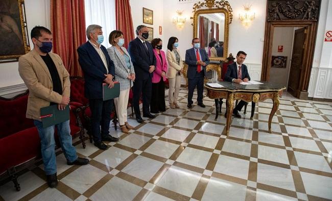 El acuerdo se ha firmado en el Carmen de los Mártires.