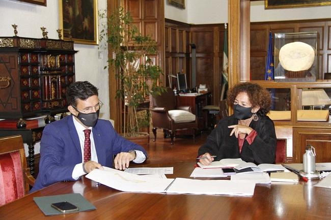 Francisco Cuenca y Pilar Aranda, en la reunión celebrada este martes.