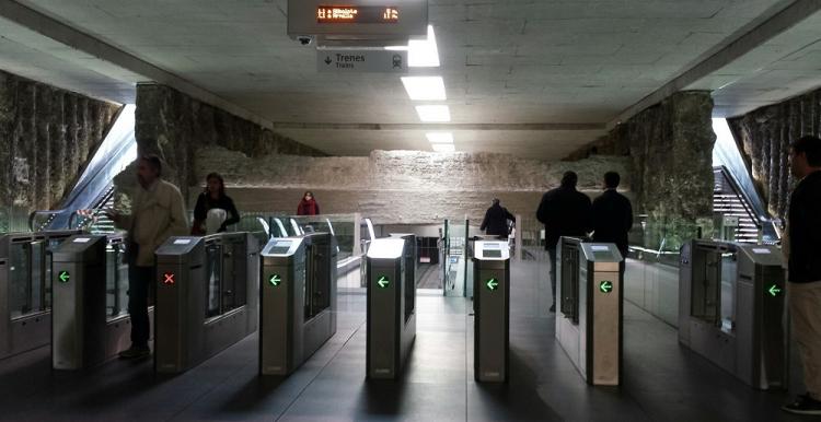 Interior de estación de Metro de Alcázar del Genil.