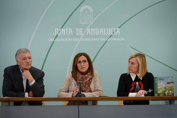 Oria, flanqueada por Sánchez y Lara. Oria, flanqueada por Sánchez y Lara.