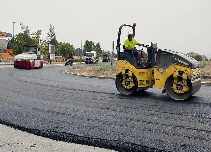 Trabajos de refuerzo del firme en la carretera GR-3103.