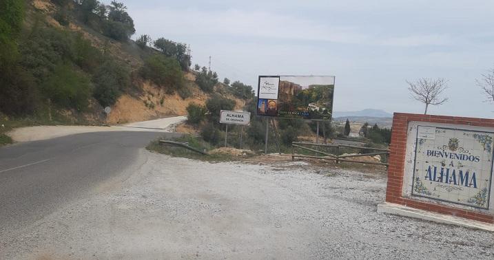 Cartel de entrada a Alhama de Granada.