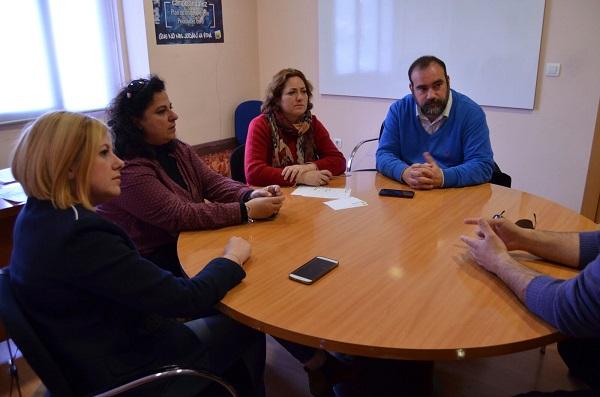 Reunión entre representantes de IU y de los trabajadores de Alhambra Bus. Reunión entre representantes de IU y de los trabajadores de Alhambra Bus.