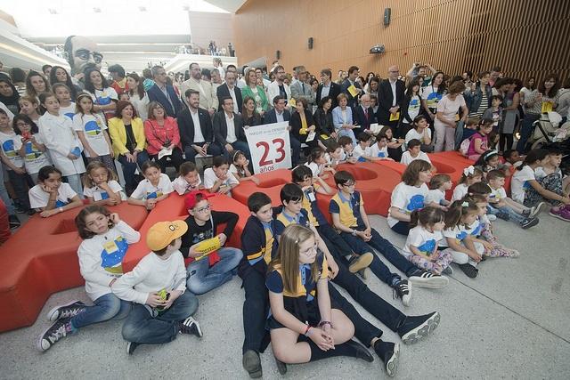 Foto de familia para celebrar el 23 aniversario del museo científico. Foto de familia para celebrar el 23 aniversario del museo científico.
