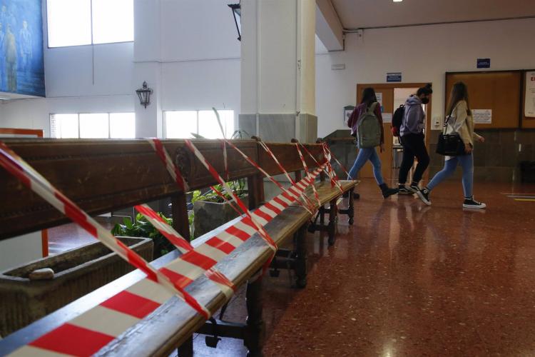 Pasillos de una facultad granadina antes de la suspensión de las clases presenciales.