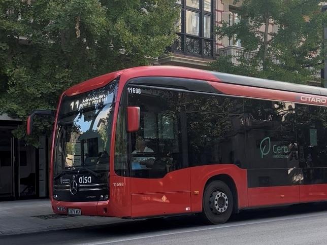Autobús eléctrico de la flota urbana de Alsa en Granada. 