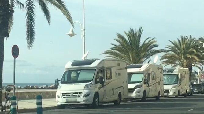 Autocaravanas en el Paseo de Velilla.