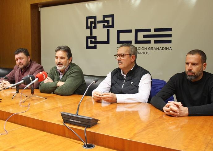 Resonsables de las autoescuelas granadinas, este viernes en rueda de prensa. 