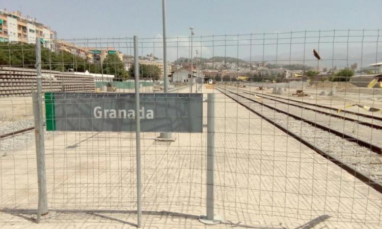 Estación de RENFE de Granada, cerrada.