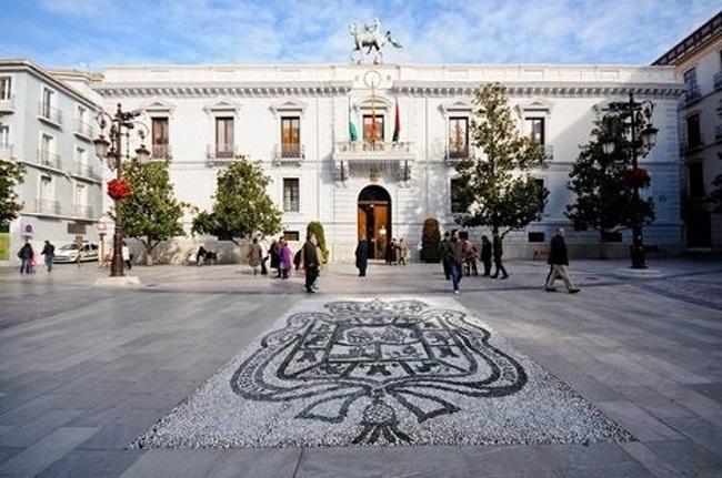 Imagen de archivo del Ayuntamiento de Granada, en la Plaza del Carmen.