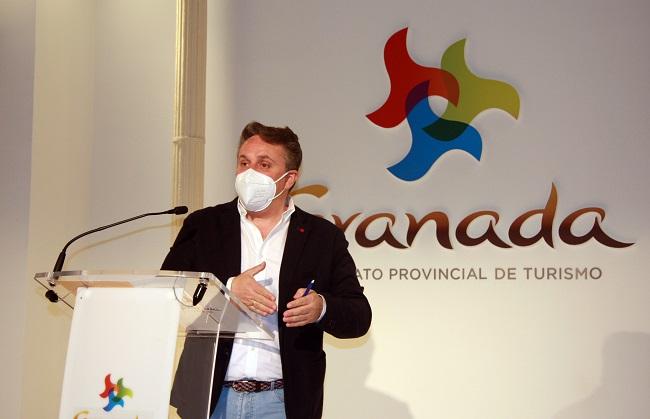 Enrique Medina, diputado provincial de Turismo, en la rueda de prensa de balance.