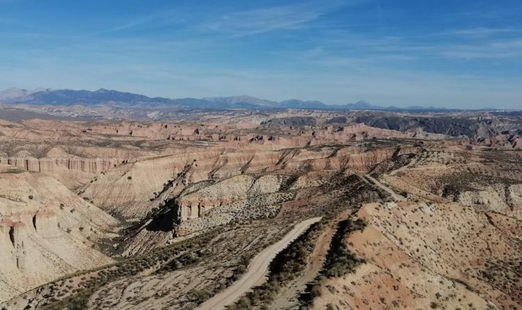 Desierto de los Coloraos, una de las joyas paisajísticas del Geoparque granadino. 