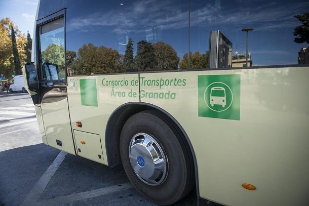 Detalle de un autobús metropolitano.