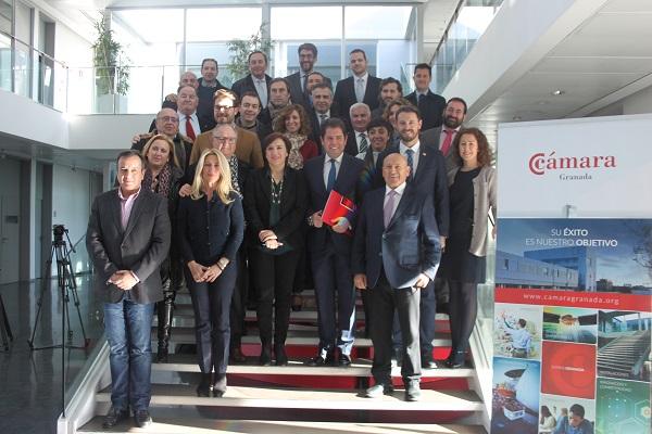 Representantes de la patronal y el equipo de delegados de la Junta. Representantes de la patronal y el equipo de delegados de la Junta.