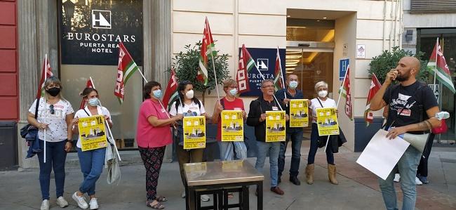 Protesta a las puertas de un establecimiento Eurostars en Granada. 