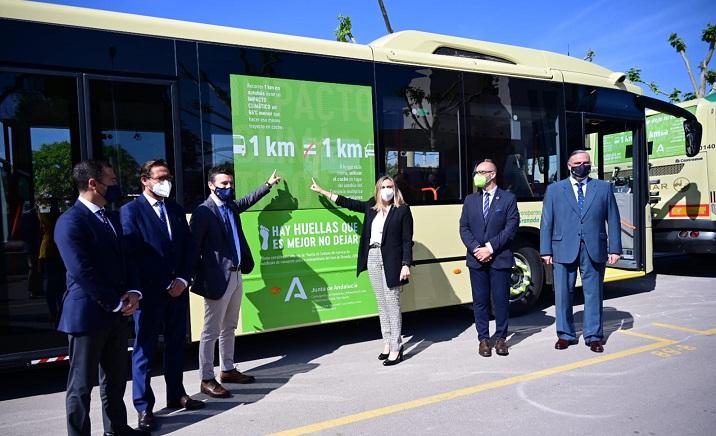 La Junta ha presentado el primer autobús híbrido del Consorcio en Granada. 