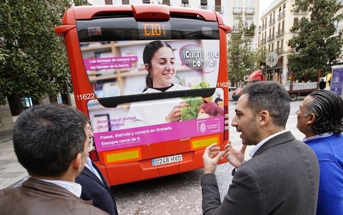 La campaña incluye mensaje en los autobuses urbanos.