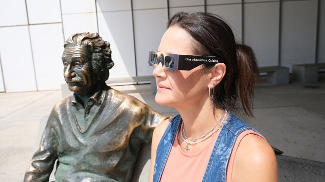 Así son las gafas especiales que se entregarán a cada visitante.