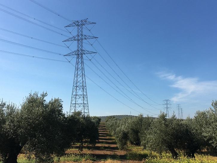 Torre de alta tensión de la línea Caparacena-Baza.