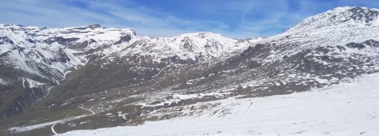 Cara sur de Sierra Nevada, con poca nieve, en una imagen tomada el día 11 de este mes. 