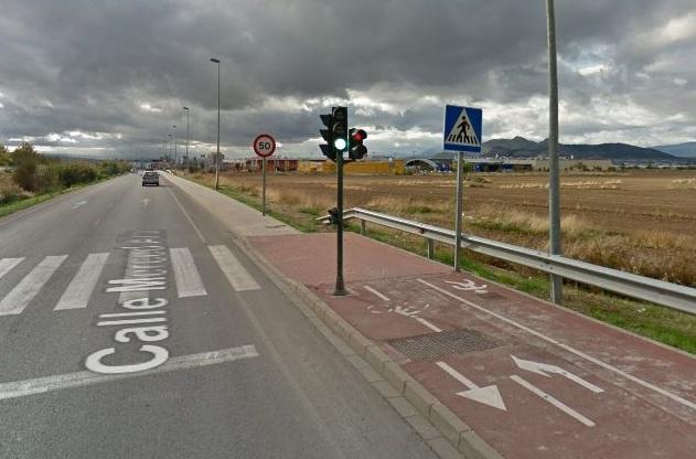 El carril bici continuará 450 metros más en dirección a la A-44 El carril bici continuará 450 metros más en dirección a la A-44.
