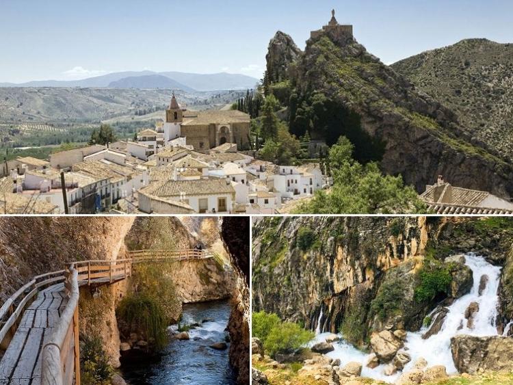 Castril, con su peña y su río, emblemas del municipio.