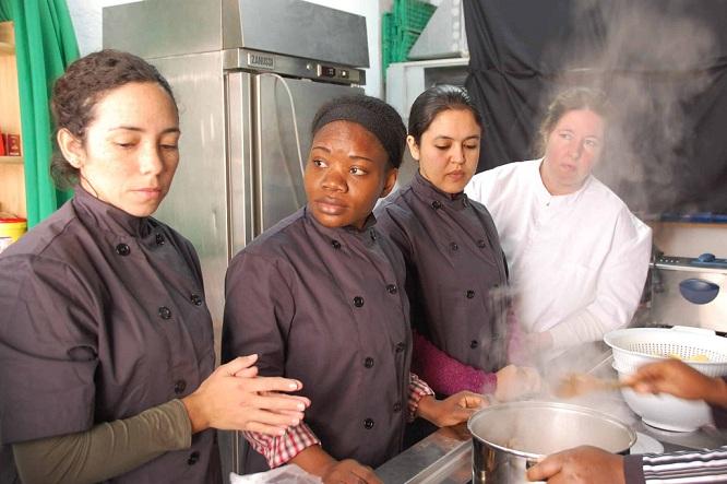 Programa de formación a empleadas de hogar. 